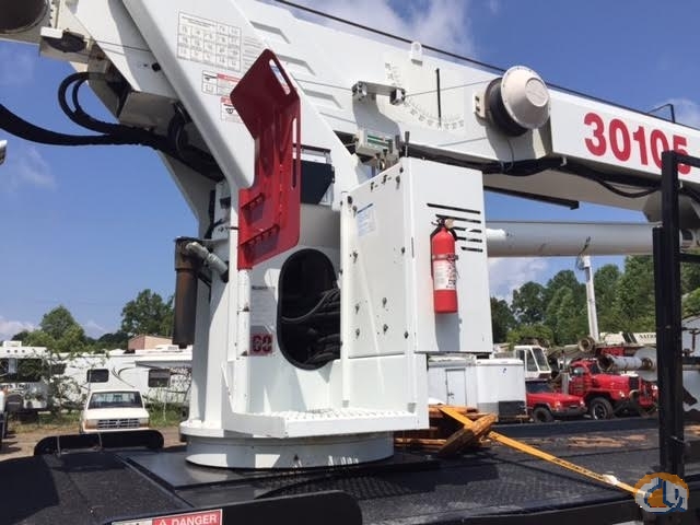 Sold 2009 Sterling LT9500 with Elliott 30105 30 Ton Crane